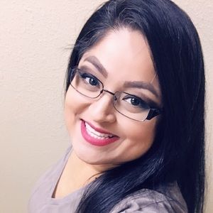 Meet your Posher, Leanna